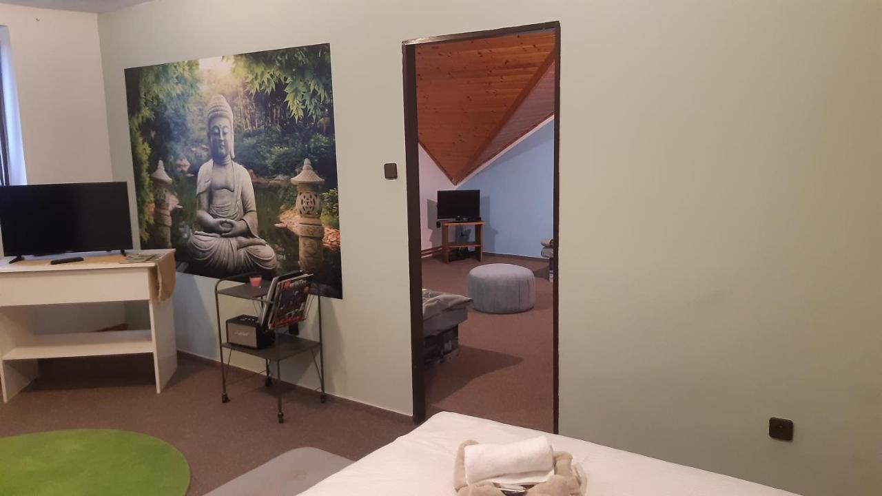Budha Apartma Jirikov  Eksteriør bilde
